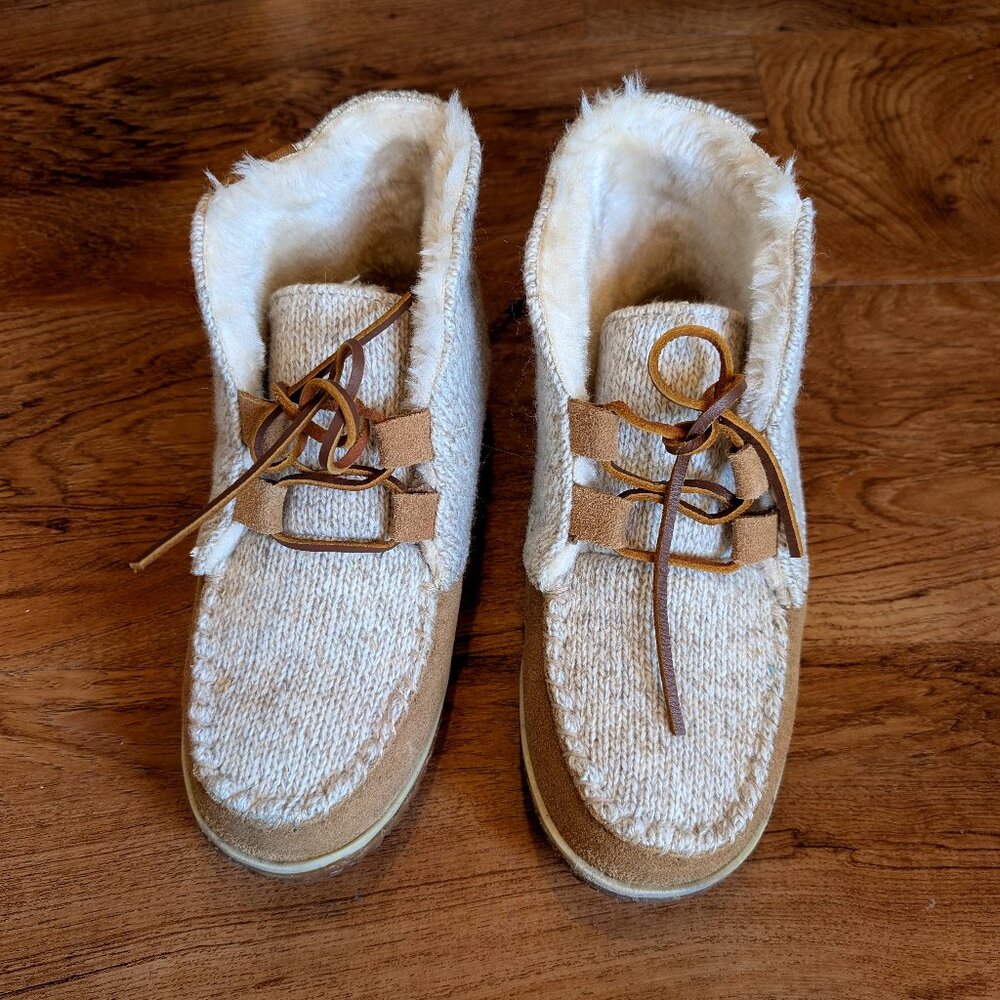 Minnetonka US Size 7 Lined Moccasins in Cinnamon Color
